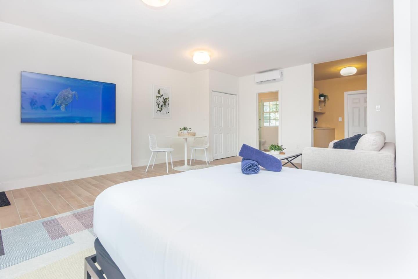 Large Stylish Studio Apartment In El Portal #3 Miami Esterno foto