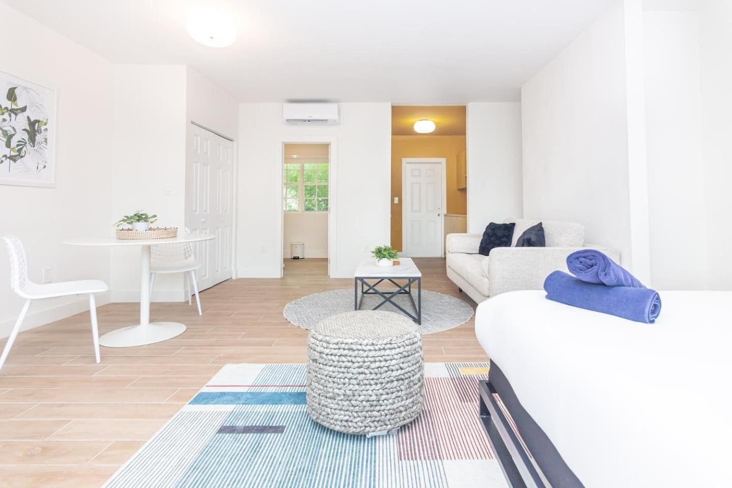 Large Stylish Studio Apartment In El Portal #3 Miami Esterno foto