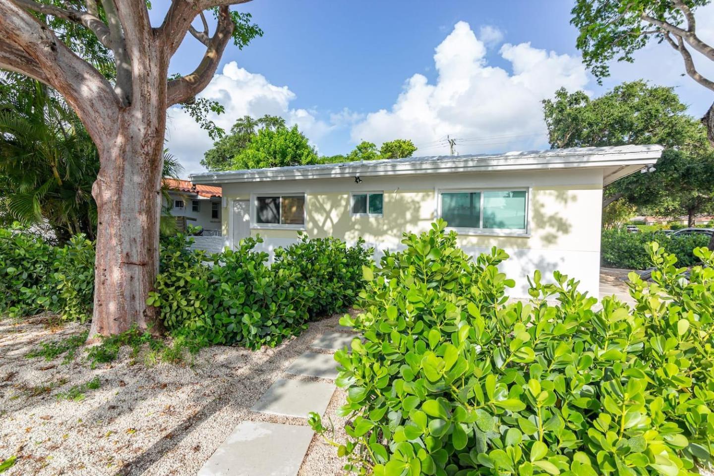 Large Stylish Studio Apartment In El Portal #3 Miami Esterno foto