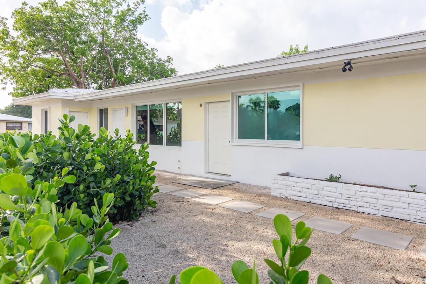 Large Stylish Studio Apartment In El Portal #3 Miami Esterno foto