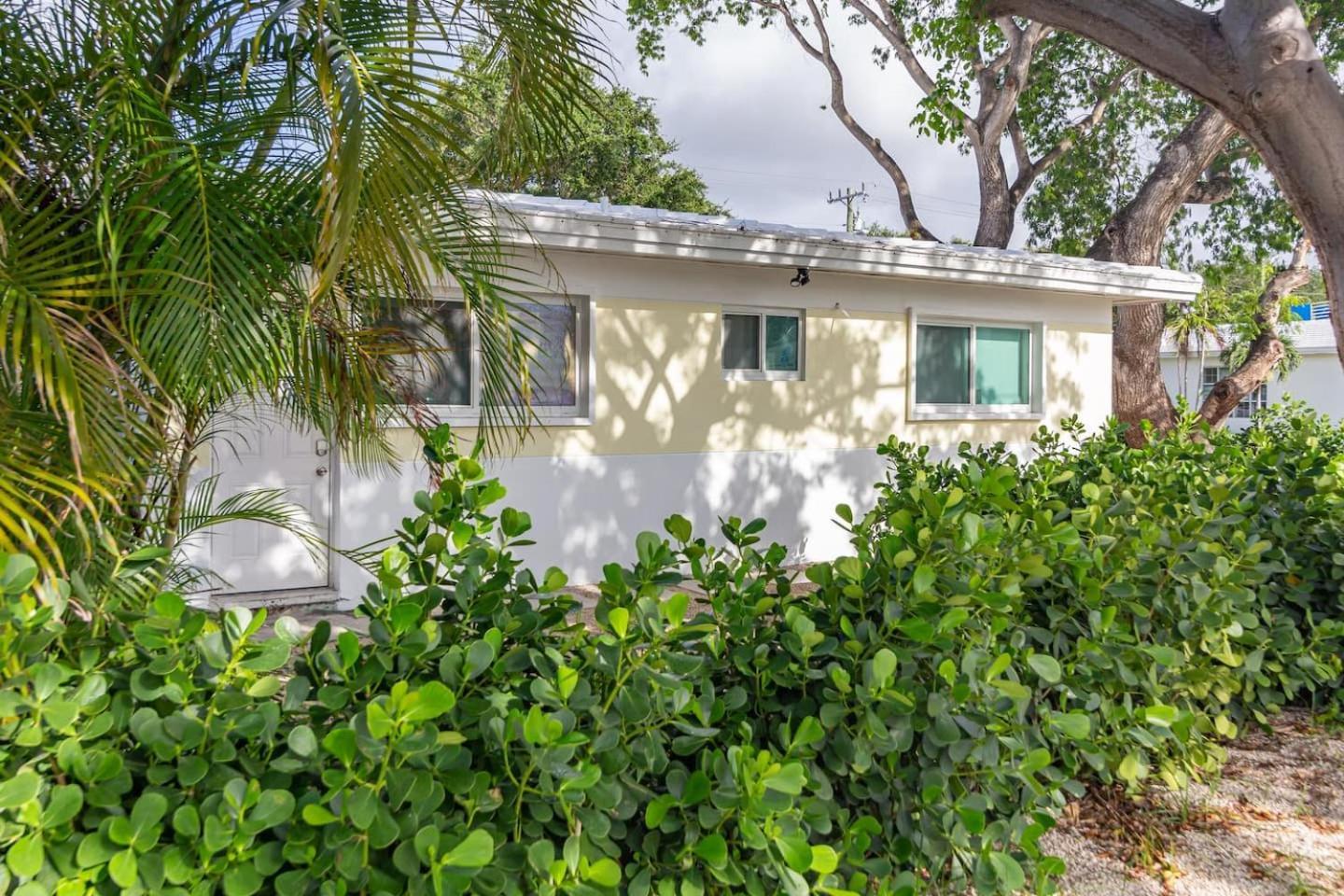 Large Stylish Studio Apartment In El Portal #3 Miami Esterno foto