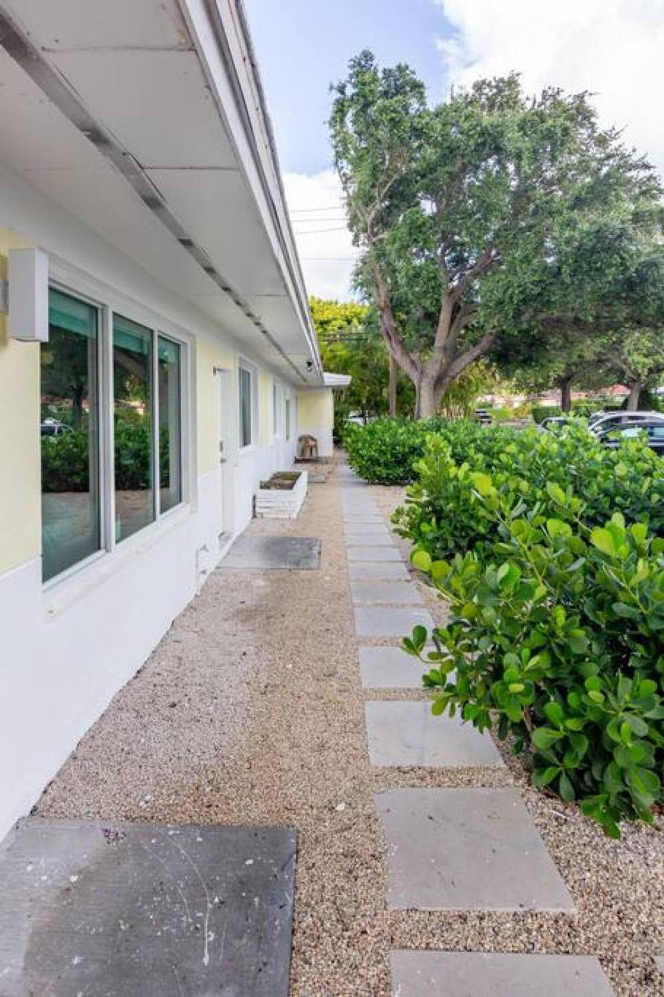 Large Stylish Studio Apartment In El Portal #3 Miami Esterno foto